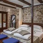 Luxury Spacious In The Heart Of *