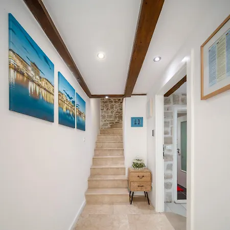 Luxury Spacious In The Heart Of سبليت