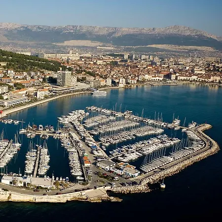 Luxury Spacious In The Heart Of