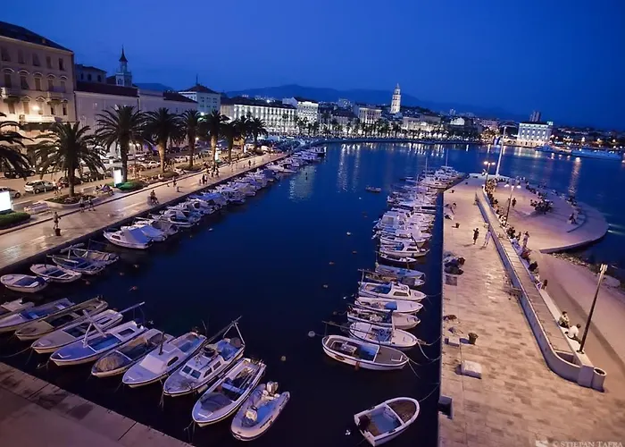 Luxury Spacious In The Heart Of *