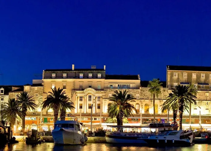 Luxury Spacious In The Heart Of *