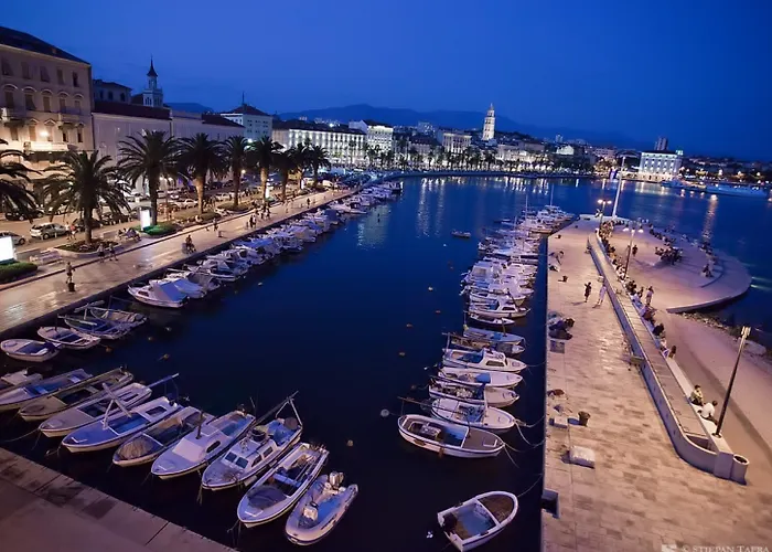 Luxury Spacious In The Heart Of 公寓